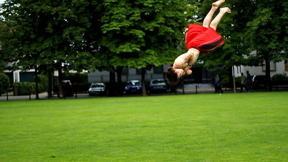 JULIAN_TRIPLE-FULL (Rückwärtssalto mit 3 Drehungen)