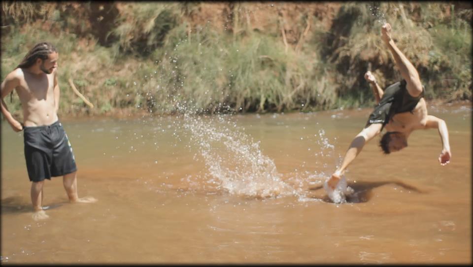 RAPHAEL_Aerial im Fluss in Marocco