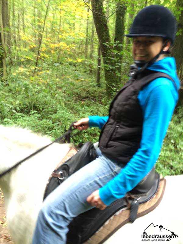 Bianca beim Ausritt im Herbst