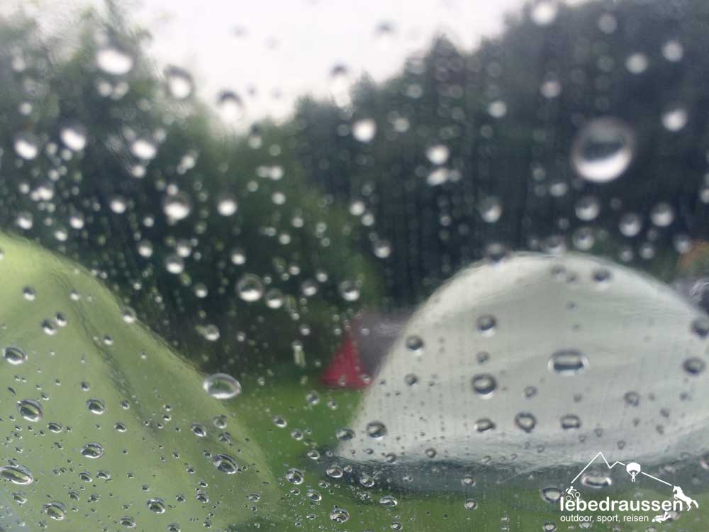 Regenprasseln im Zelt