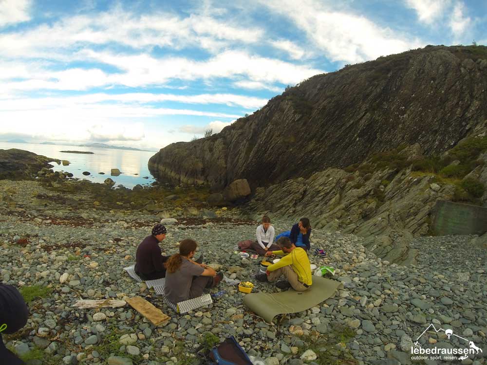Frühstück am Fjord von Liavikelva
