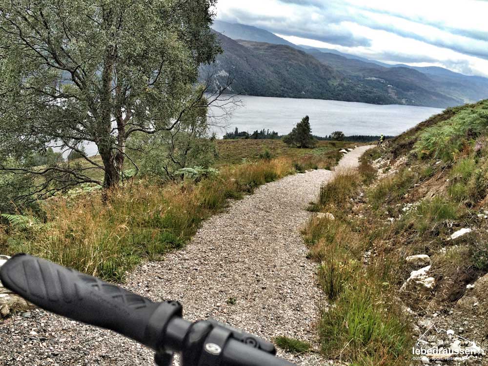 Loch-Ness-Biken-Schottland