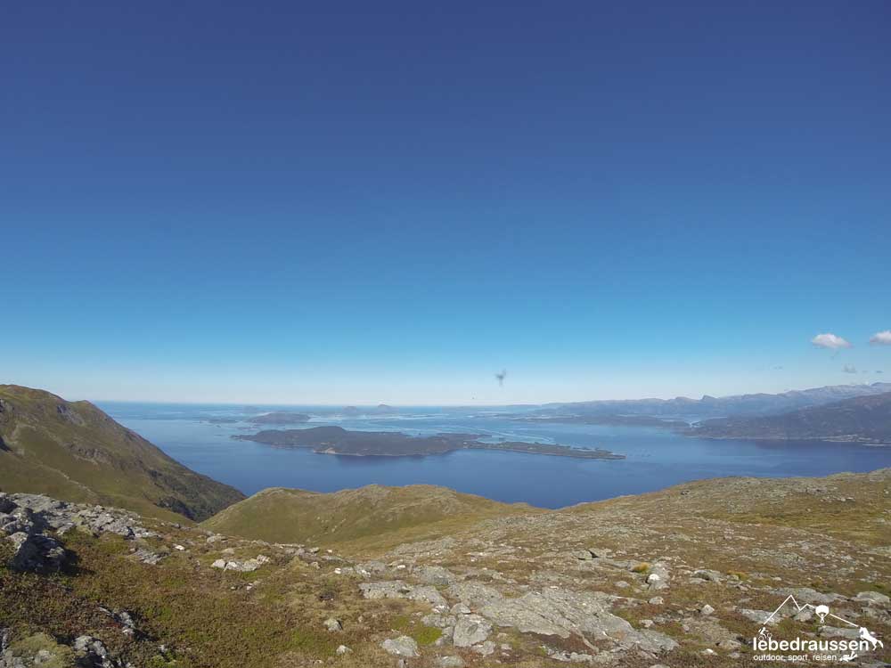 Auf dem Gipfel des Ytrevågenfjell