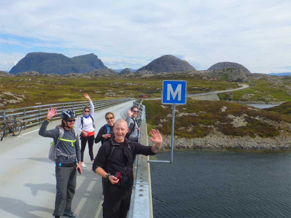 Fjordchallenge Crew beim Biken in Norwegen