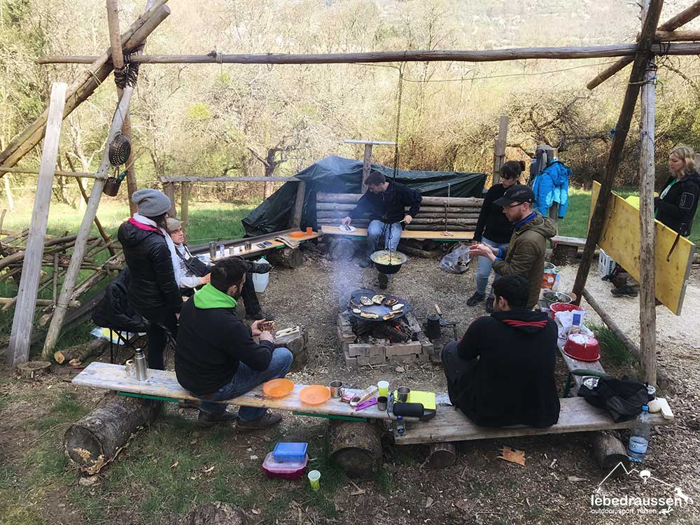 Outdoor-Kochen am Feuer