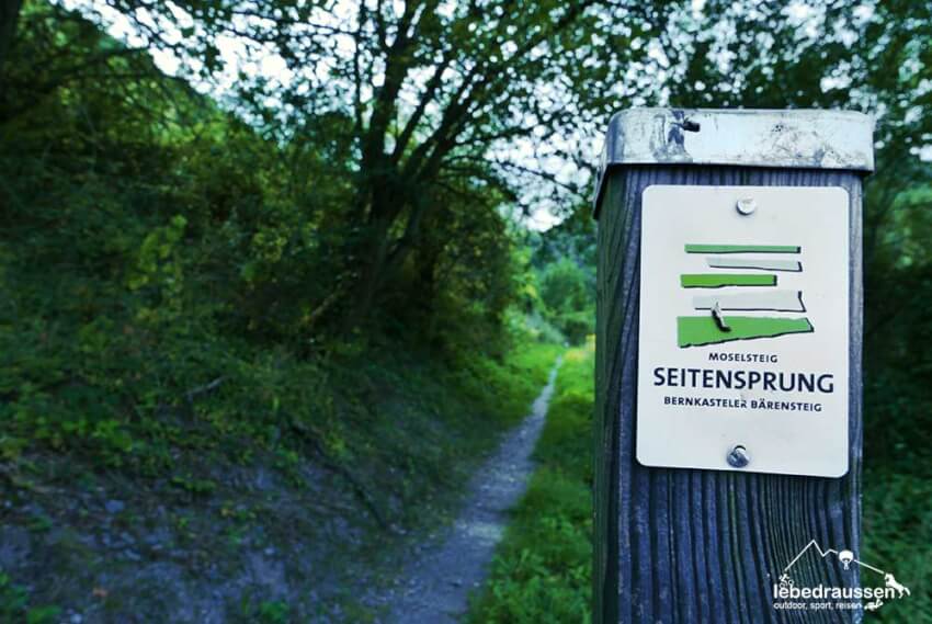 Schild Moselsteig Bernkasteler Bärensteig
