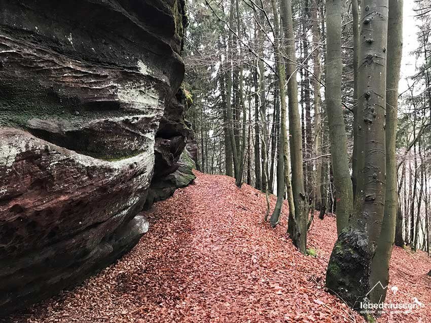 Weg am Fels