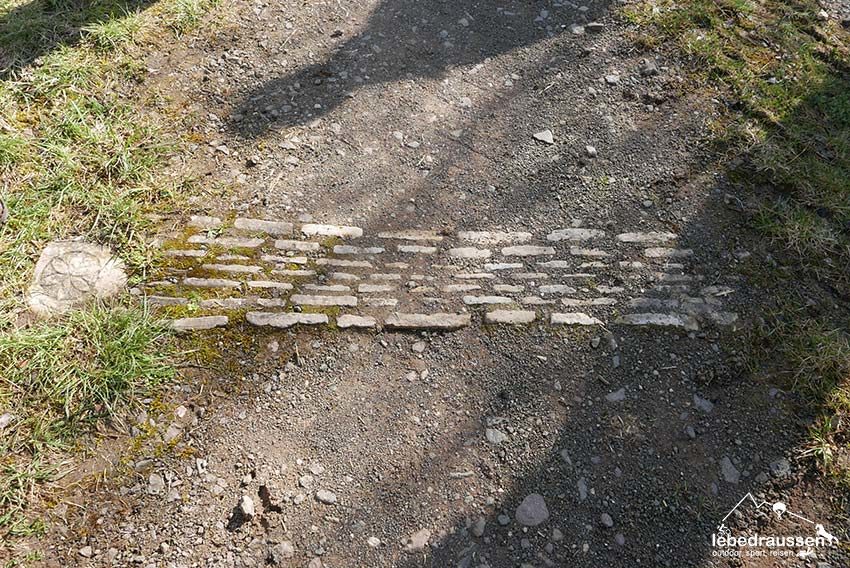 Gestickter Weg